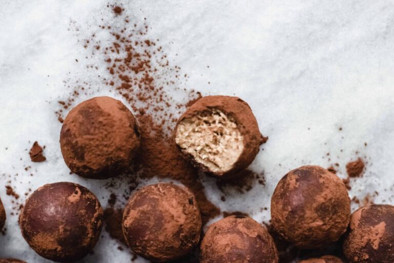 einfache Mandel Energy Balls aus drei Zutaten