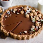 easy chocolate tart with a crunchy oat crust